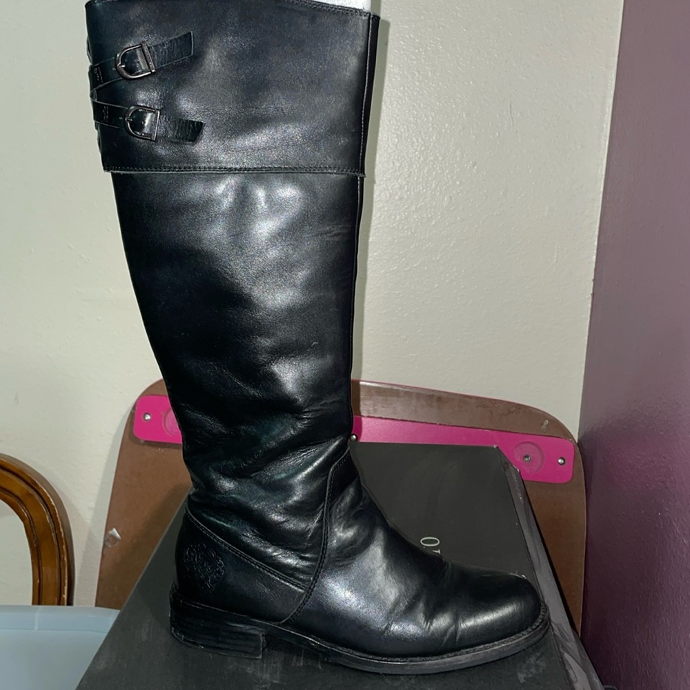 Women’s Vince Camuto Tall Black riding boots. Size 7. Good condition.